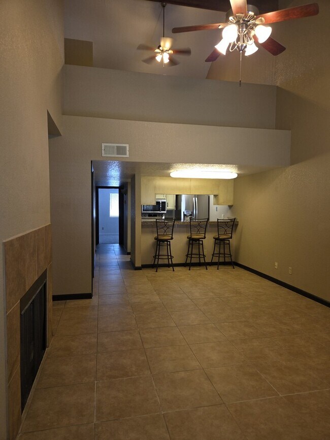 Building Photo - 2 Bed 2 Bath Townhome with 1 car garage in Mesa
