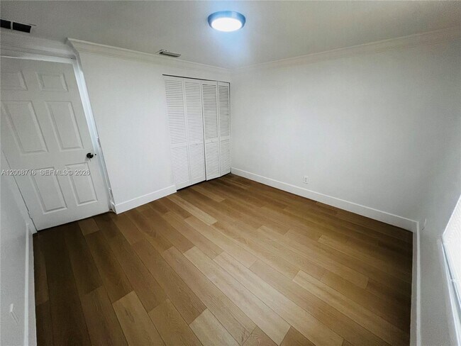 Building Photo - 7124 Southgate Blvd