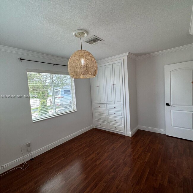 Building Photo - 4261 SW 22nd St