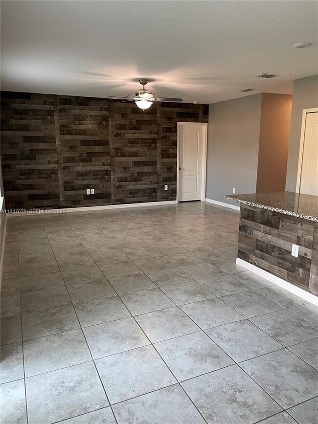 Building Photo - 982 SW Commonwealth Rd