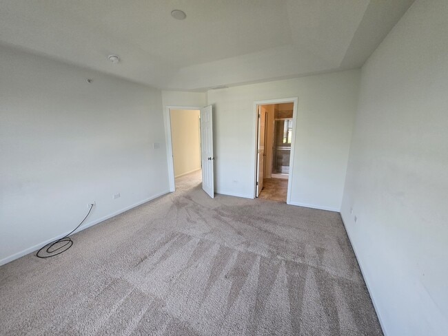 Building Photo - 522 Fairway Dr