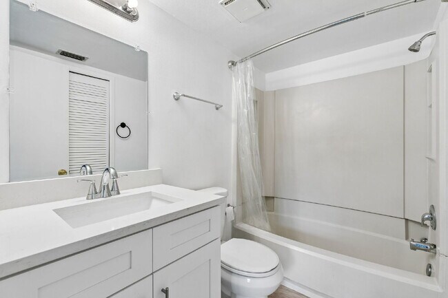 Building Photo - Fully Renovated 2-Bedroom Condo—Just 1 Mile from Universal!