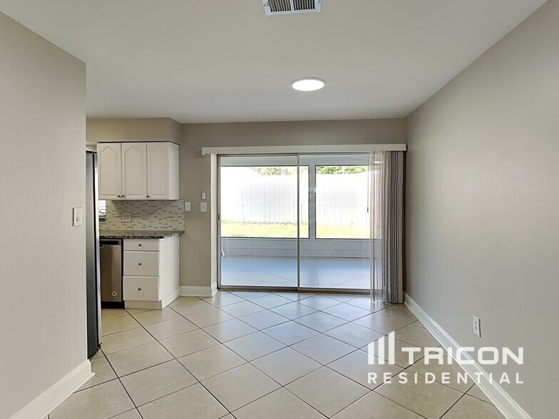 Building Photo - 4728 Lark Ridge Cir