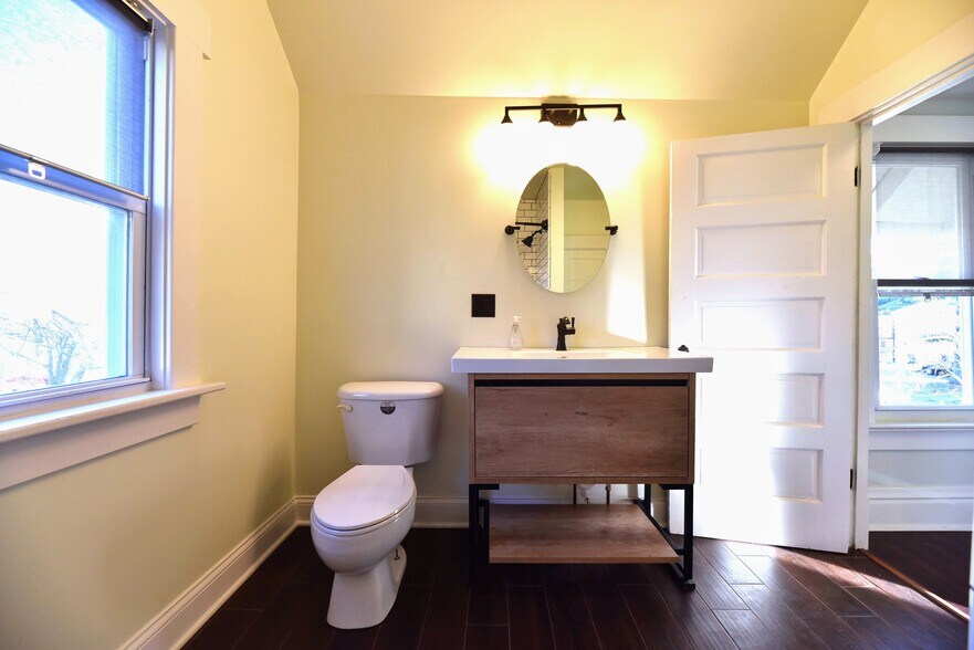 Building Photo - 240 E Duncan St