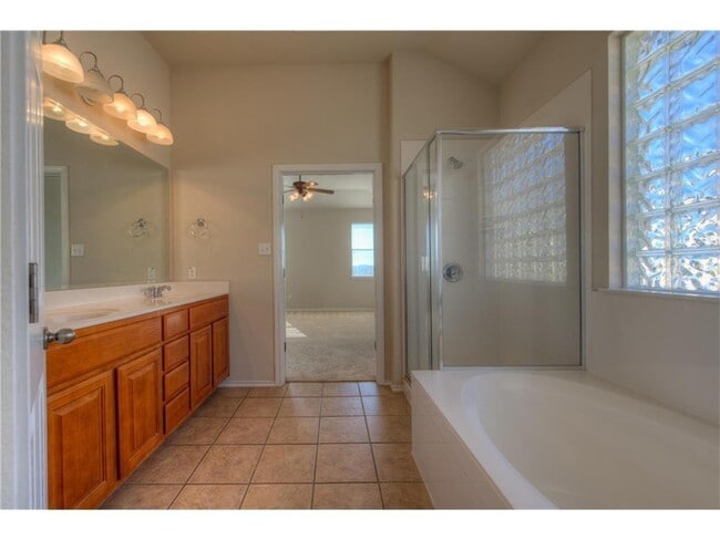 Building Photo - 10 White Magnolia Cir