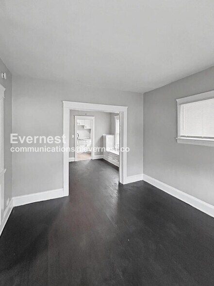 Building Photo - 2932 E 118th St