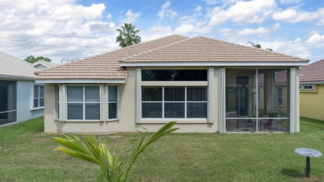 Building Photo - 665 SW Lake Charles Cir