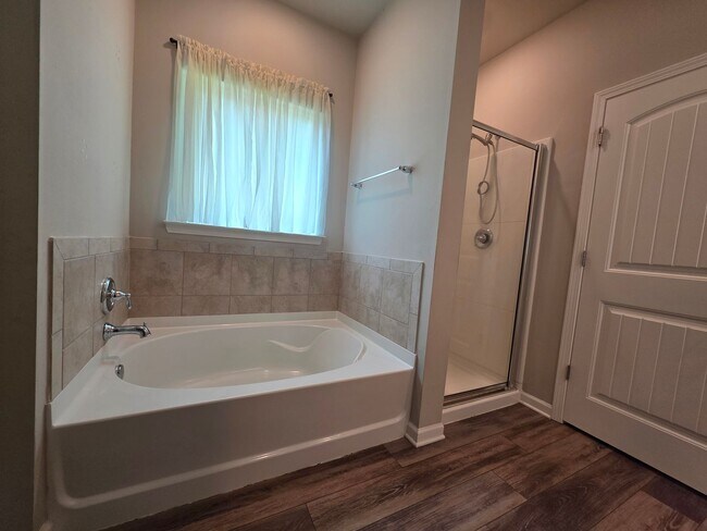 Building Photo - For Rent – 4 Bedroom, 2 Bathroom Home in W...