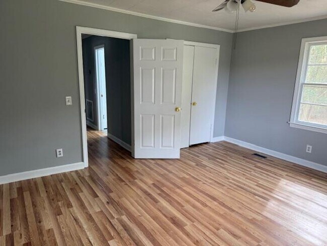 Building Photo - 2205 Stewart St