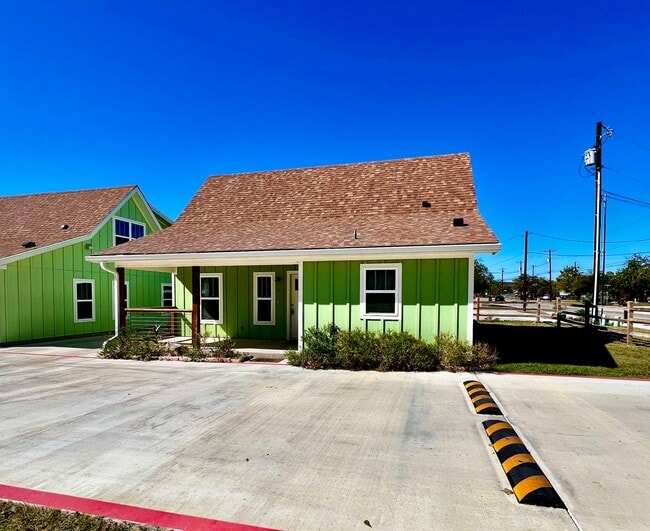 Building Photo - Riverfront Bungalow #9