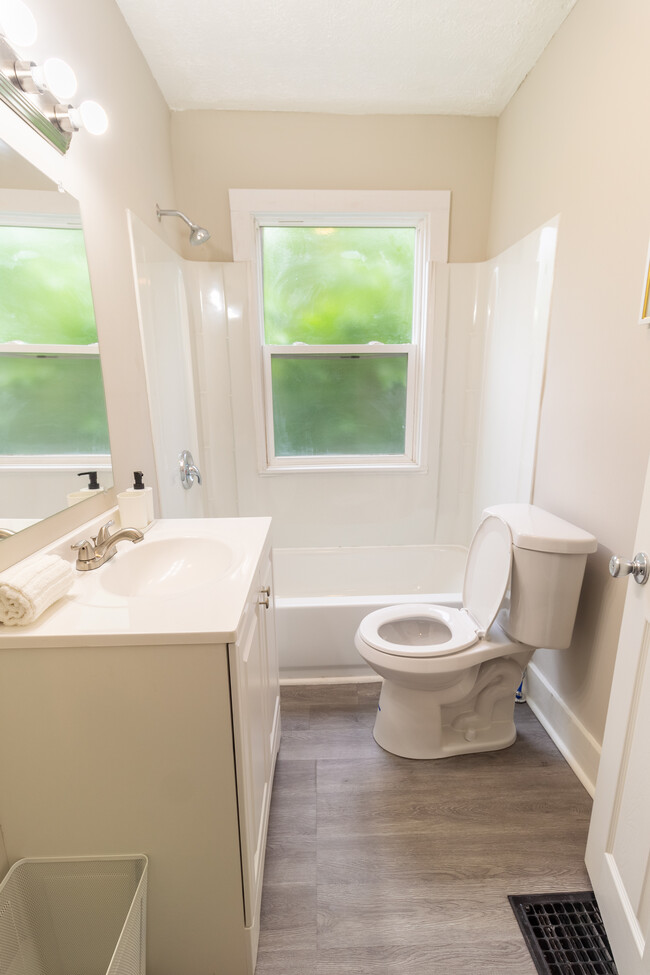 Building Photo - 1125 Wilson Ave