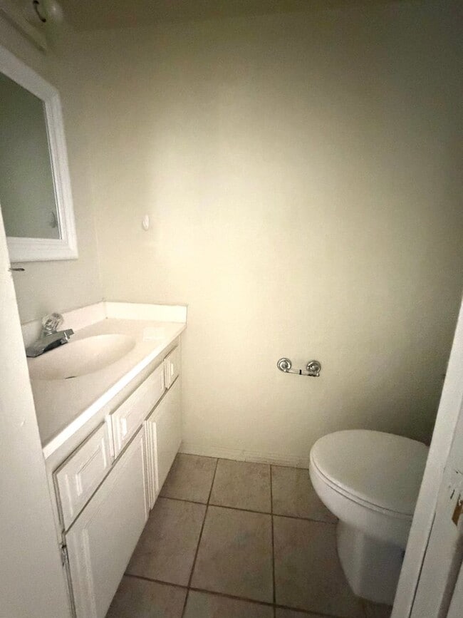 Building Photo - 4 Bedroom, 3 Bathroom with Office Near National Park