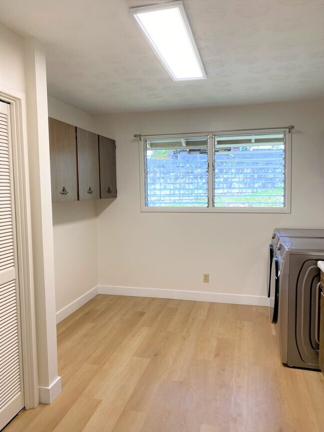 Building Photo - Manoa - Upgraded 3 Bedroom, 3 Bath Single Family Home with Enclosed Garage