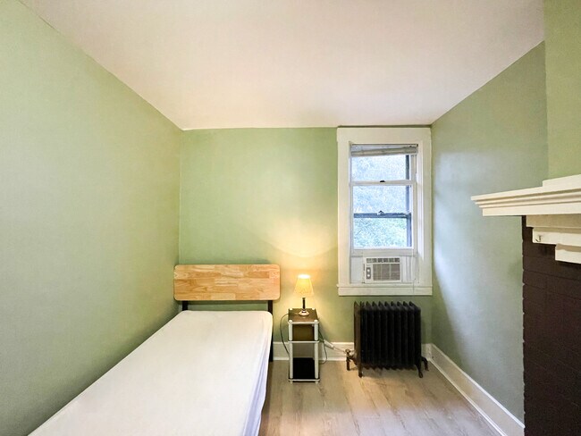 Building Photo - 1041 Mirror St