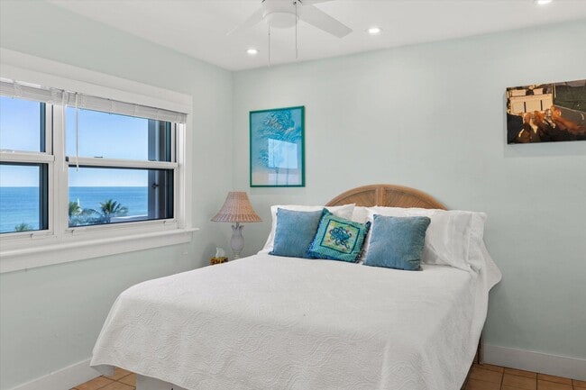 Building Photo - 1 Bedroom 1 Bathroom Furnished Top Floor Direct Ocean View Condo