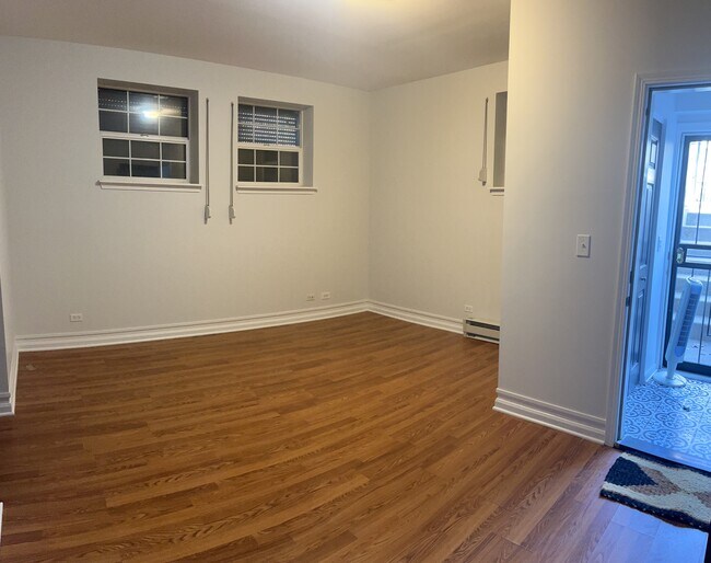 Full Living Room View - 3520 S Prairie Ave