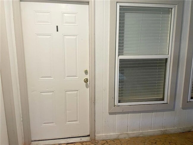 Building Photo - 213 Rosebud St