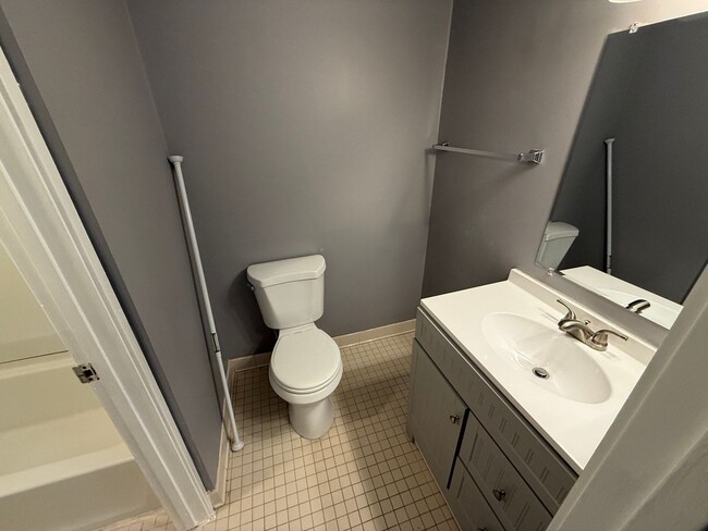 Building Photo - 9635 White Acre Rd