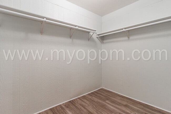 Building Photo - Gorgeous 3 Bedroom / 1 Bathroom Duplex | Gretna