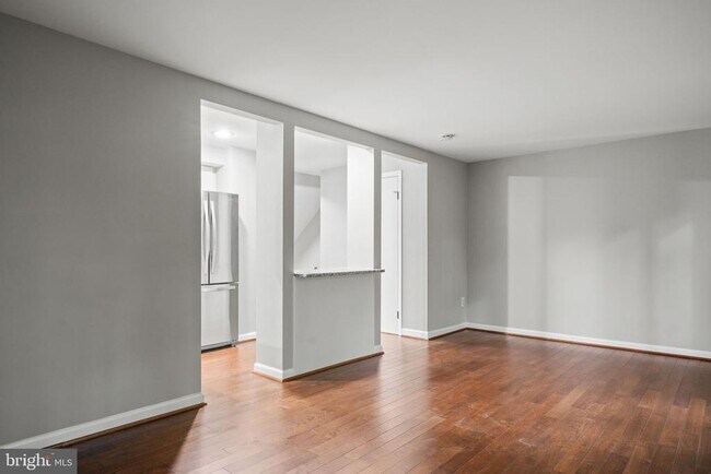 Building Photo - 5863 Jackson Oak Ct