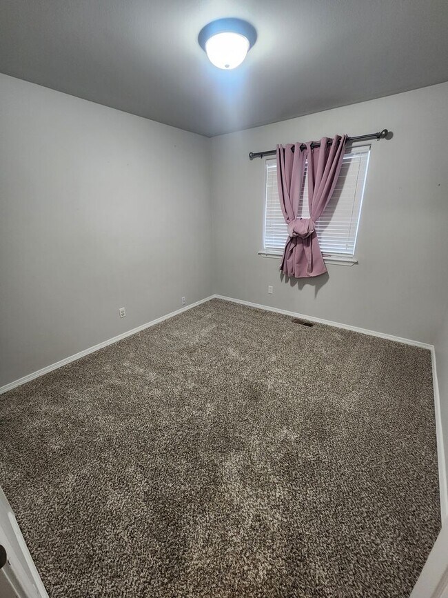 Building Photo - SINGLE FAMILY HOME IN HORSEHAVEN PLACE