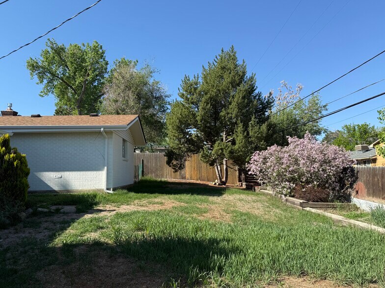 Building Photo - 6675 Fenton St