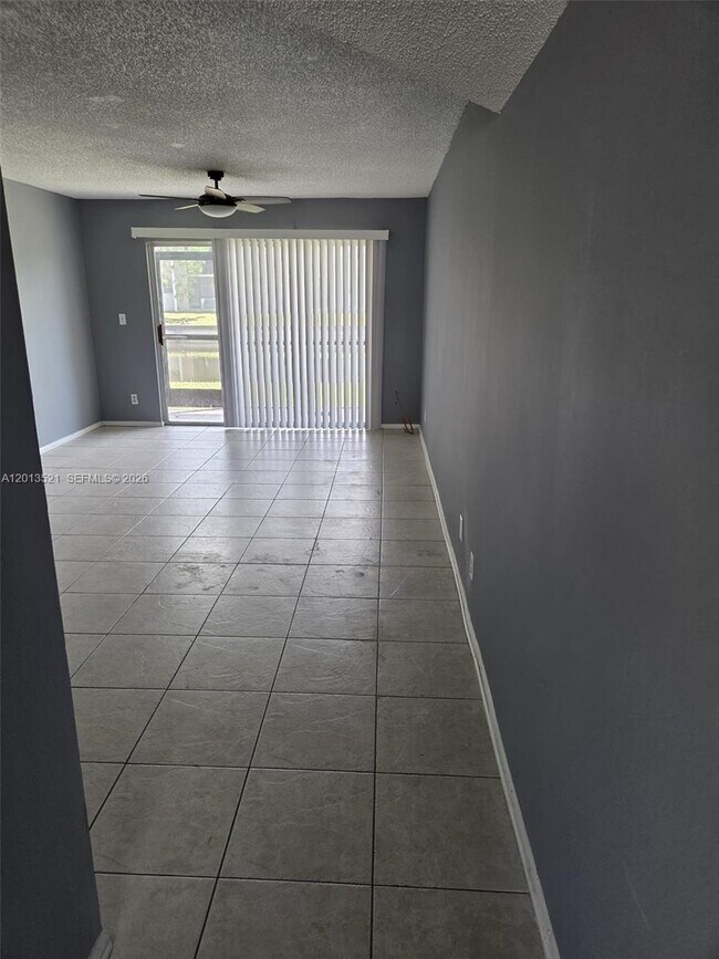 Building Photo - 8040 N Colony Cir