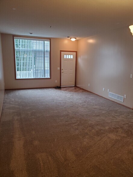Living Room - 433 Frederick Cir