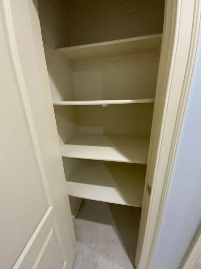 Building Photo - 123 Courts Ln