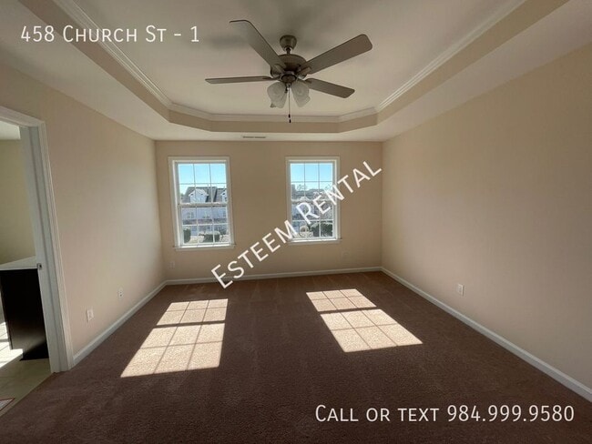 Building Photo - 458 Church St