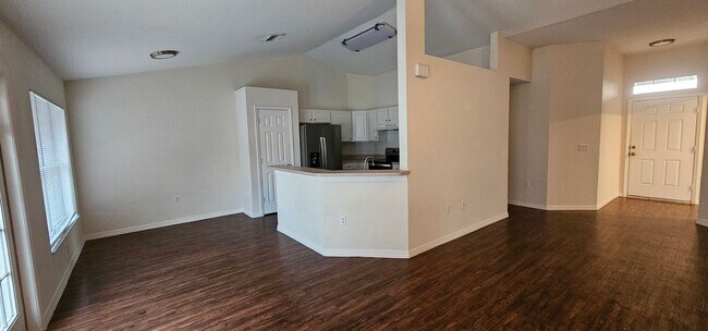 Building Photo - 1530 SW 19th Ave