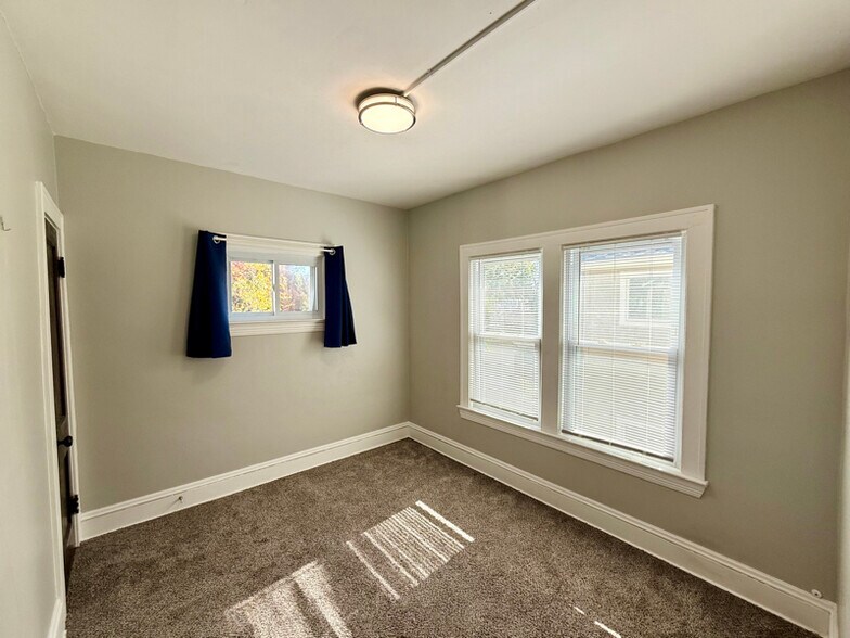 Building Photo - 2163 Chesterland Ave