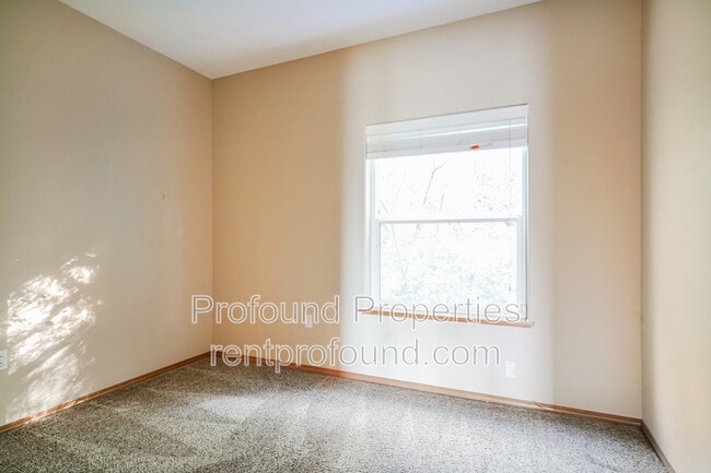 Building Photo - 2623 NE Rocky Butte Rd