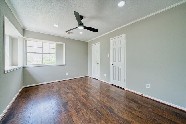 Building Photo - 619 Green Belt Dr