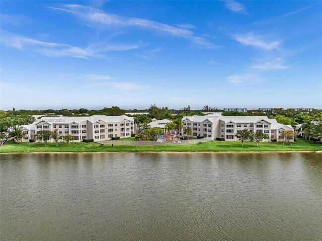 Building Photo - 2803 N Oakland Forest Dr
