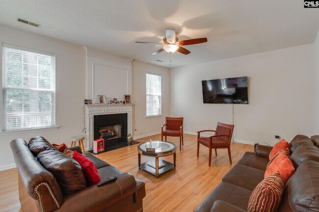 Building Photo - 207 Austree Dr