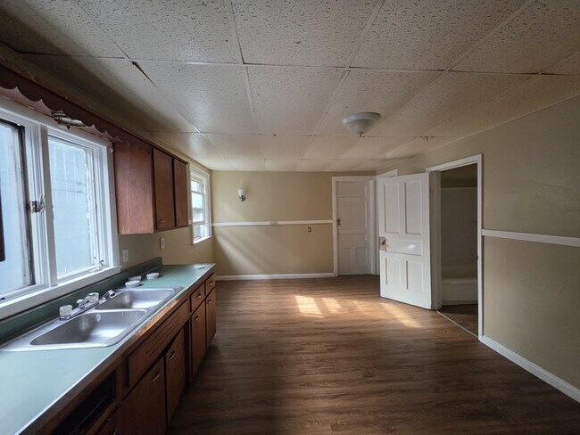 Building Photo - 1023 E Lovejoy St