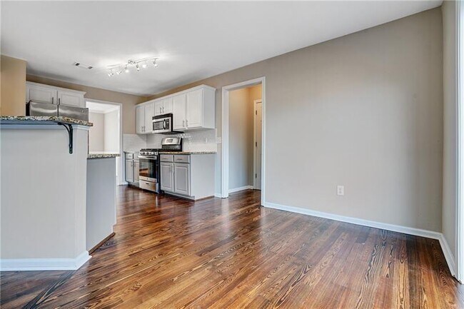 Building Photo - 1620 Grand Jct