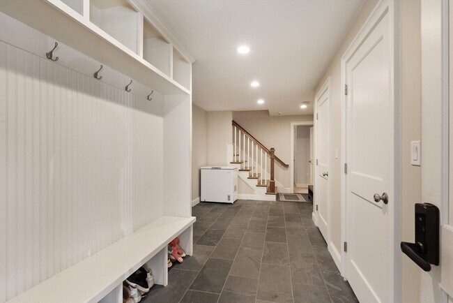 Building Photo - 24 Dogwood Ln