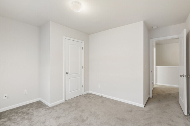 Building Photo - Move-In Ready 4BR | Space, Location & Value All in One