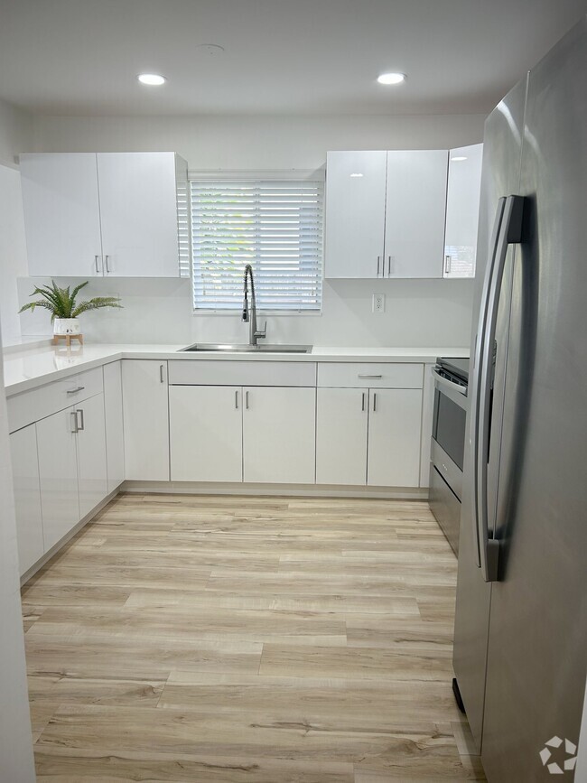 Building Photo - 322 SW 31st Ave