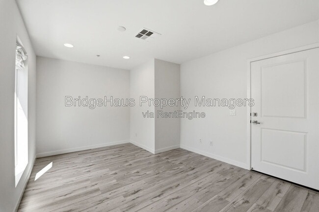 Building Photo - 3740 Third Ave