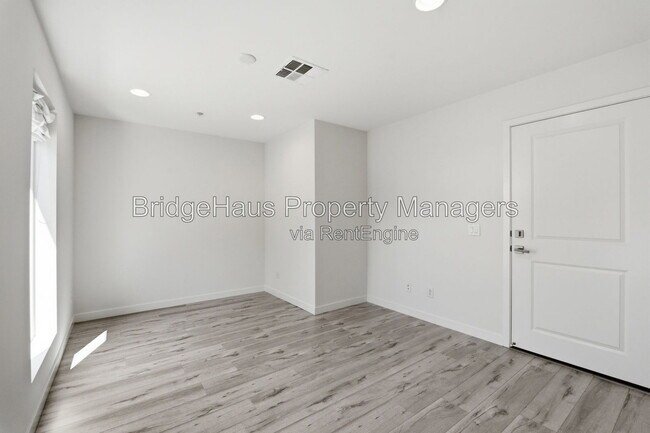 Building Photo - 3740 Third Avenue