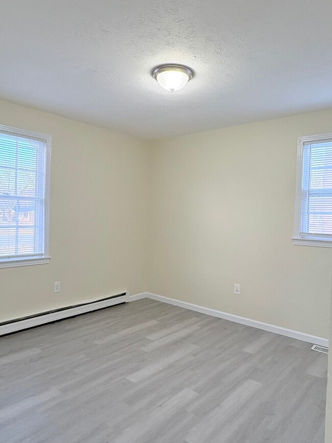 Building Photo - 1232 N Sunrise Dr