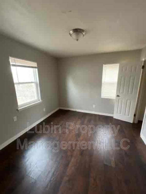 Building Photo - 3040 Sinclair St