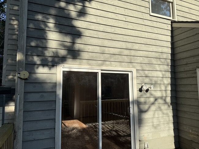 Building Photo - 300 Lee Dr