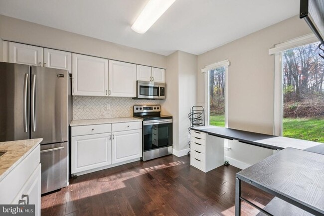 Building Photo - 7849 Briardale Terrace