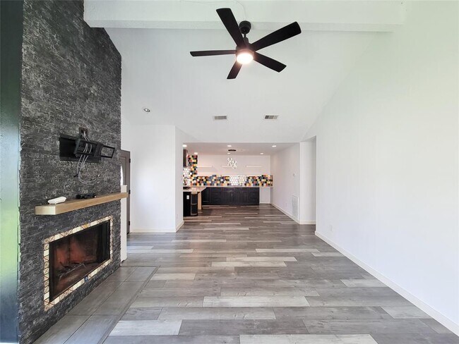 Building Photo - 13838 Walnut Hollow Ln
