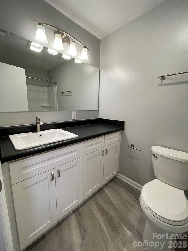Building Photo - 2815 Ravencroft Dr