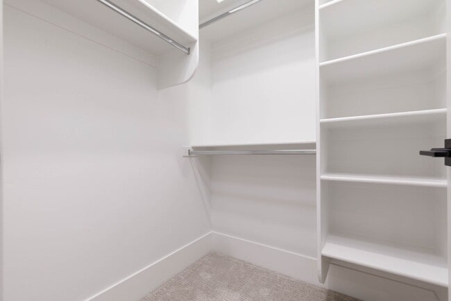 Building Photo - Gorgeous 5 bed 3.5 bath in Desert Canyons